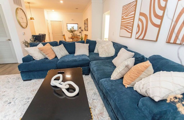 Spacious 3-bedroom apartment close to Speedway and PNC live Music