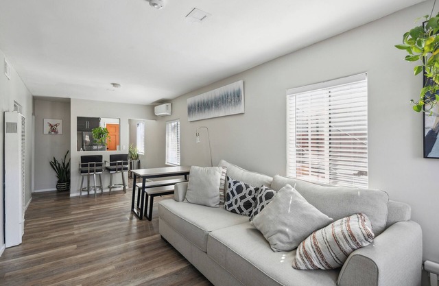 Spacious 3-bedroom apartment with WiFi and AC in fabulous San Diego