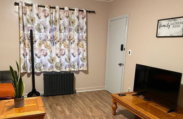 Spacious 3 bedroom apartment in Newbritain CCSU.