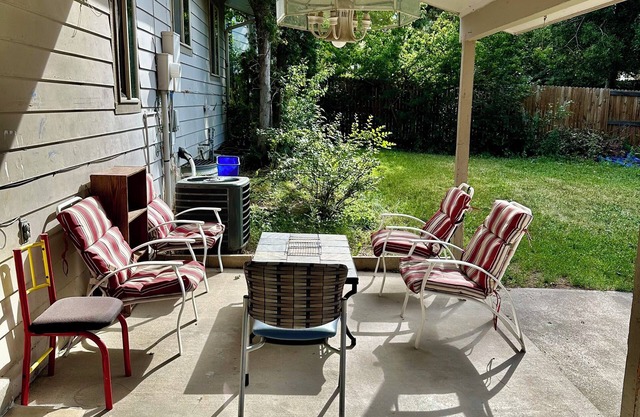 Spacious 3 bedrooms house in enchanting Aurora with half basketball court.