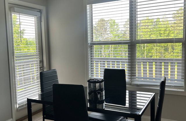 Spacious 3 Story house near ATL with Balcony , Home Gym & More