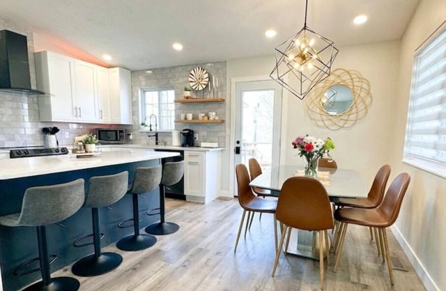 Spacious 3bed/2bath Home by downtown & UNL. Fire pit and Ping Pong & Swing set!