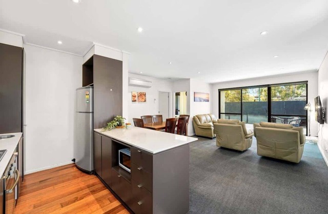 Spacious 3BR Apt at Central Glen Waverley with parking