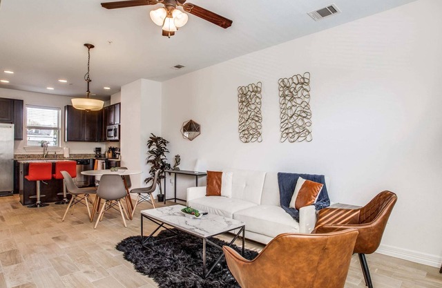Spacious 3BR CozySuites in Central Austin by UT 01