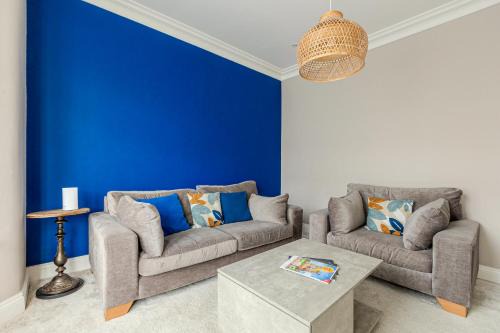Spacious 3BR Home with Garden & Parking, Ilford