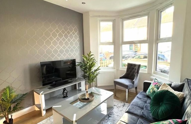 Spacious 3BR House - Contractors, Hospital,