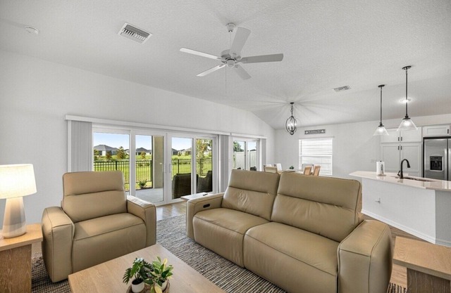 Spacious 3BR | King Bed, Golf Cart, The Villages