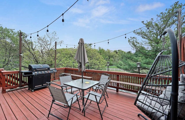 Spacious 3BR Townhouse with Balcony & Gym