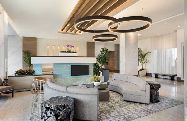 Spacious 3BR w/Balcony & Harbor Views – Ideal for Groups or Family Retreats
