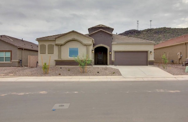 Spacious 4 Bdrm 3 Bath house in the quiet Saguaro Bloom community