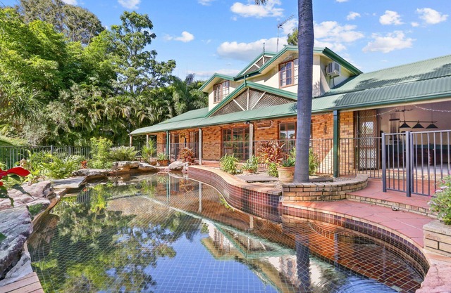 Spacious 4-Bed Hinterland Luxury Escape with Pool