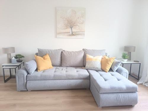 Spacious 4 Bed - Sleeps 9 - Free Parking