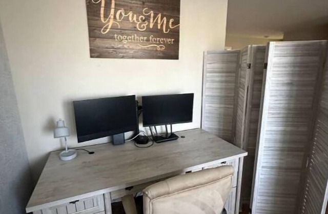 Spacious 4-bedroom house in charming Litchfield Park with WiFi, AC, and Pool