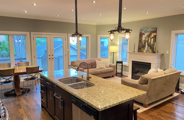 Spacious 4 Bedroom, 3.5 bath in Midtown