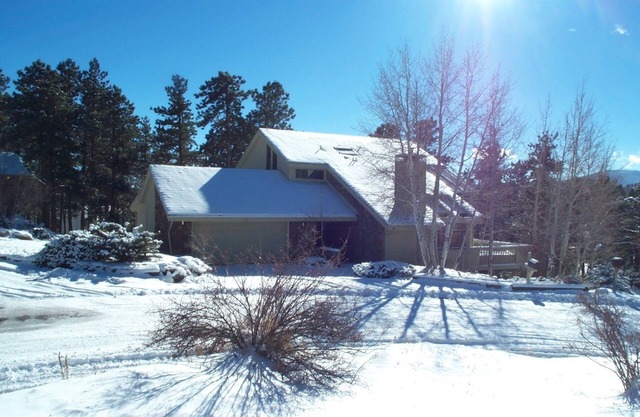 Spacious 4 bedroom family mountain home.