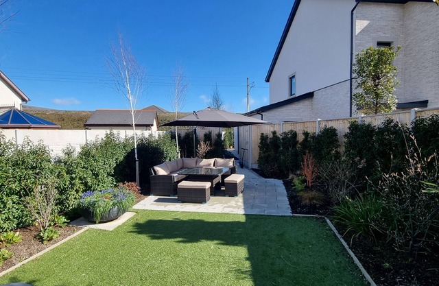 Spacious 4-bedroom house with south facing garden in tranquil Greystones WiFi