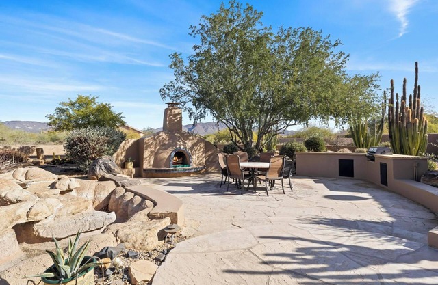 Spacious 4-bedroom house in charming Cave Creek with WiFi, AC