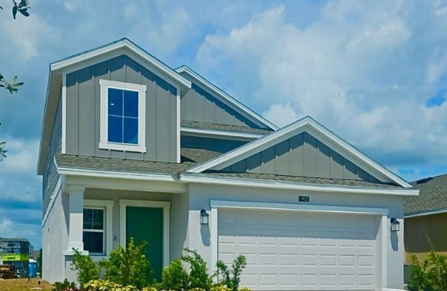 Spacious 4-bedroom house in wonderful Kissimmee with AC, WiFi 25 min to Disney