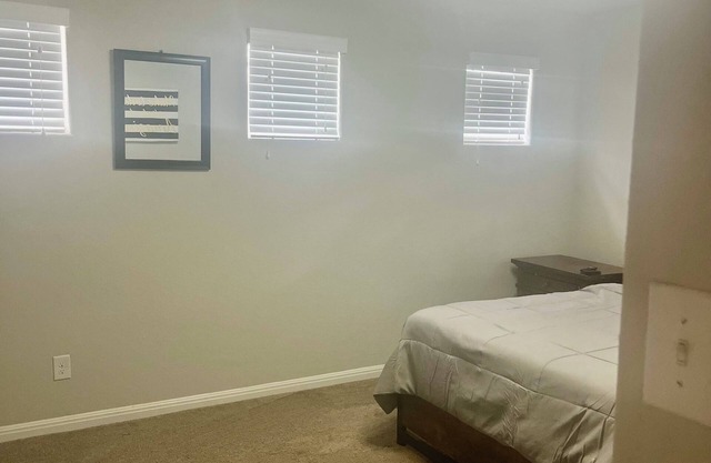Spacious 4-bedroom house with WiFi and AC in cool Converse