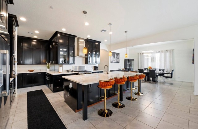 Spacious 4-bedroom house with AC, WiFi in welcoming Goodyear