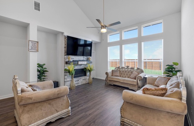 Spacious 4-bedroom house with office space, WiFi in nice Mesquite