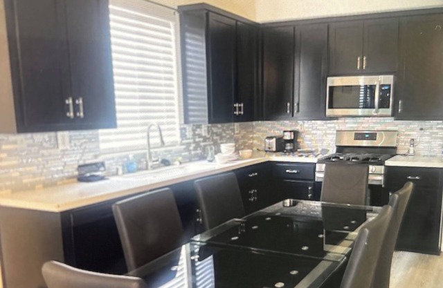 Spacious 4 bedroom house in Gated community! Don't miss this!
