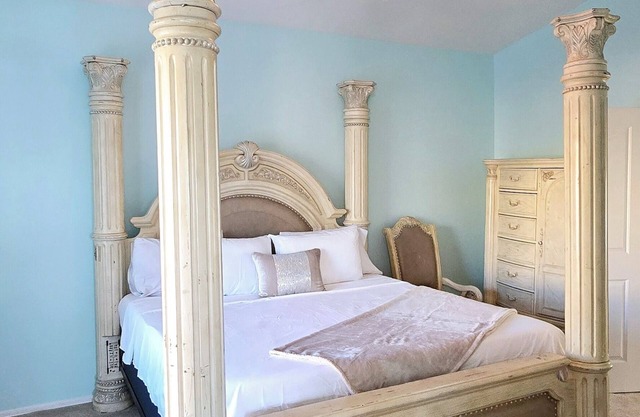 Spacious 4-bedroom house in wonderful Surprise with a pool/not heated.