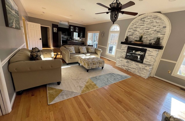 Spacious 4-bedroom house in fabulous Bowie with WiFi, AC