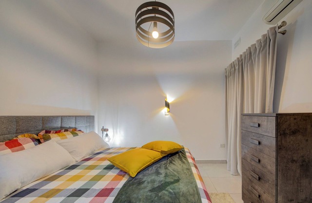 SPACIOUS 4 BEDROOM APARTMENT -2