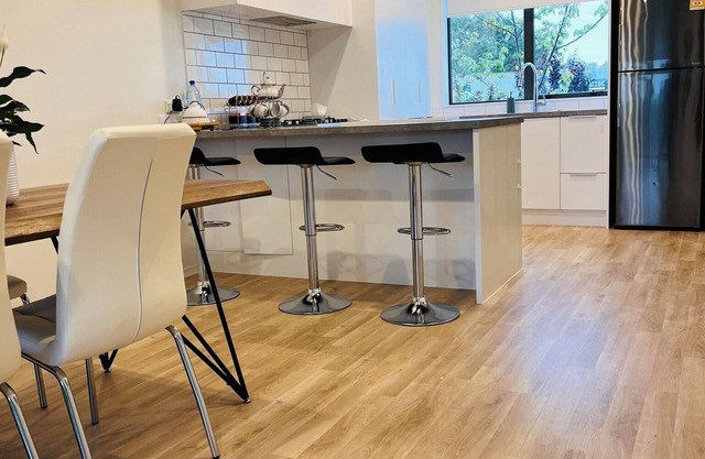 Spacious 4-bedroom townhome with AC, WiFi in charming Auckland