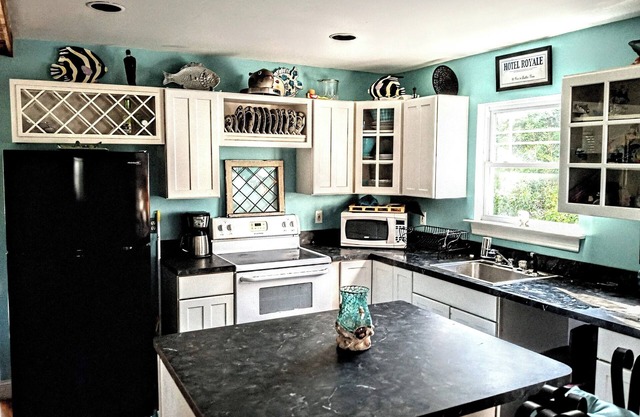 Spacious 4-bedroom house in superb Fire Island with WiFi, AC