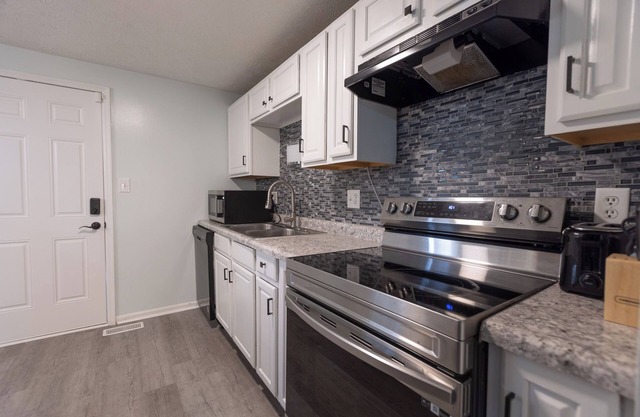 Spacious 4-bedroom house in amazing Indianapolis with WiFi, fitness room