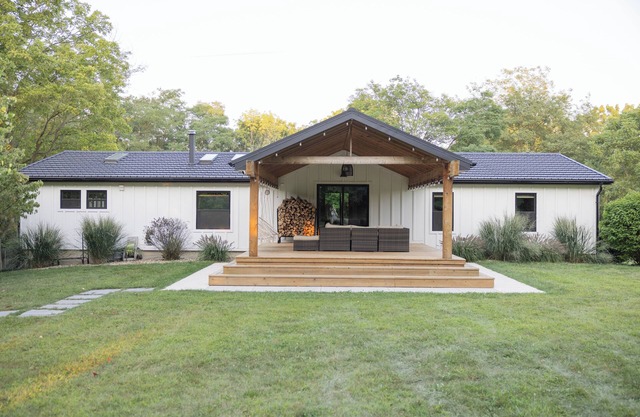 Spacious 4-bedroom Contemporary Country House