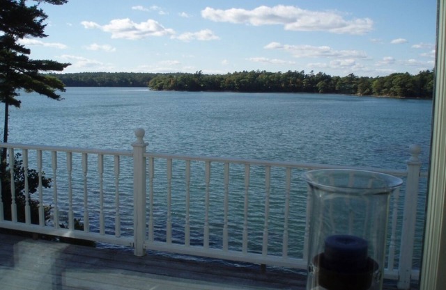 Spacious 4 bedroom waterfront home on Casco Bay