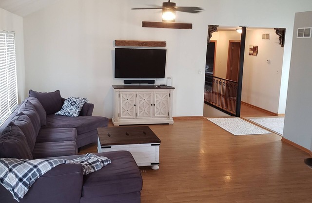 Spacious 4 bedroom3 bathroom home Great for Families or Co-workers sharing space