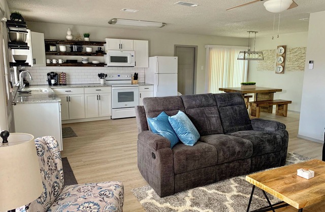 Spacious 4 Bedrooms-Family, Attractions, Lackland
