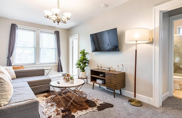 Spacious 4 BR/2 BA – 4 Min Walk to DT Ferndale!