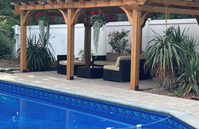 Spacious 4 BR house with swimming pool, AC, WiFi in wonderful Wading River