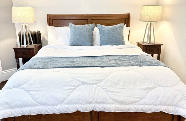 Spacious 4B2B Loft, 2-min to Brown,Walk to everything,Private Kitchen