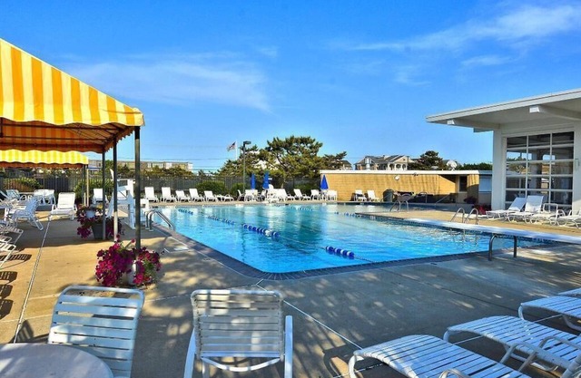 Spacious 4BR/5BA Oceanfront Townhouse - Community Pool,Tennis Court