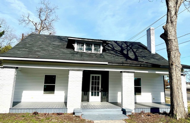 Spacious 4BR Downtown Clanton Retreat Walk to Shops & Dining, Sleeps 12