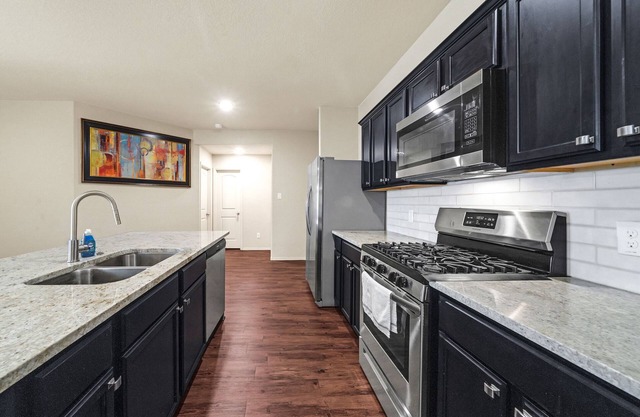 Spacious 4BR East Houston Home, EV Charger,Parking