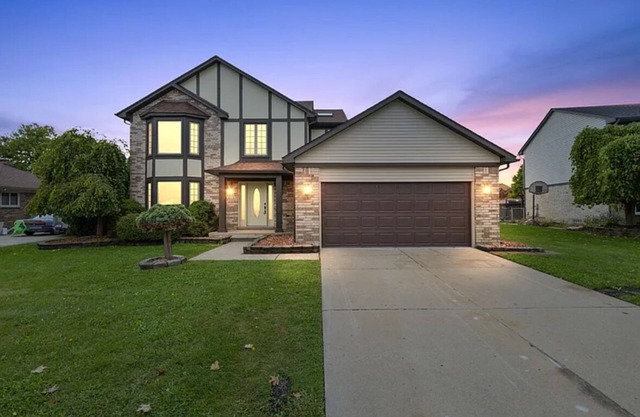 Spacious 4BR Home w/WiFi & A/C – Family-Friendly Stay in Sterling Heights