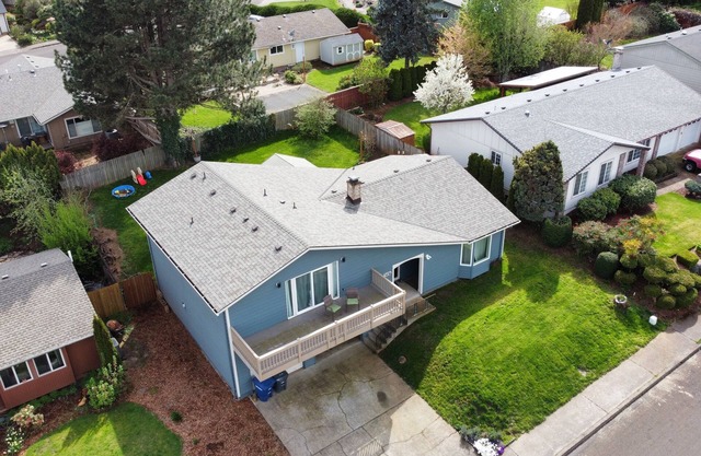 Spacious 4BR home w/hot tub near Salem wineries & family fun!