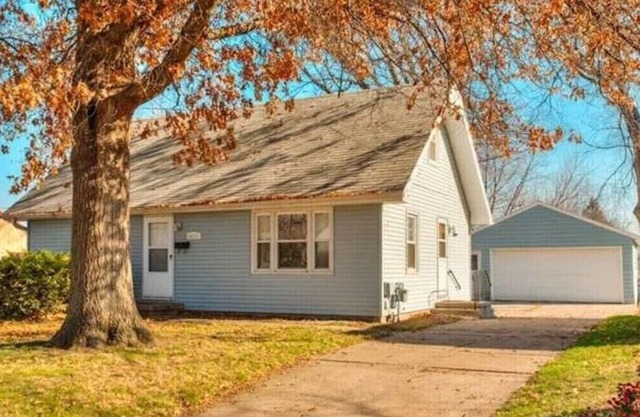 Spacious 4br house sleeps 10 w/game room & gym