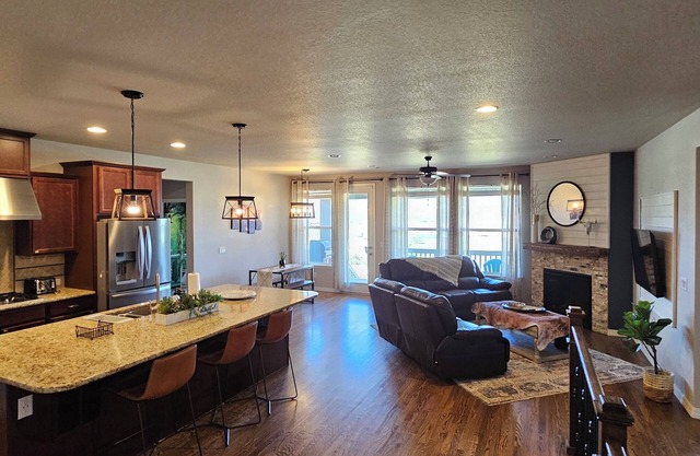 Spacious 5-bed house in North Colorado Springs near music venues and AF Academy