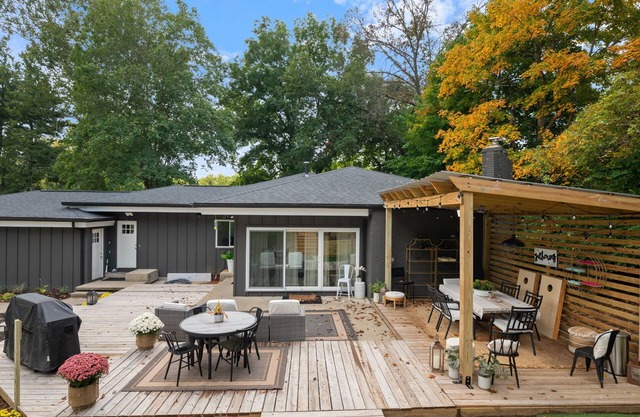 Spacious 5-bedroom house with a pool in wonderful West Lafayette with AC, WiFi