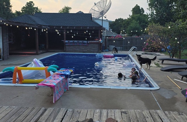 Spacious 5-bedroom house in terrific OKC with WiFi, AC, close to activites.