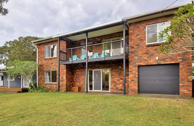 Spacious 5 bedroom house overlooking the creek, large enough for two families