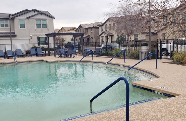 Spacious 5-bedroom house in marvelous Goodyear with AC, WiFi
